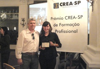 Engenharia Civil: Ex-aluna é homenageada pelo Crea-SP